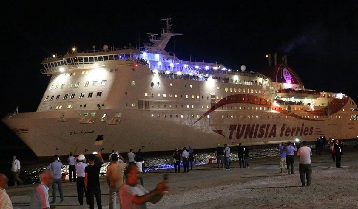 Arrivée d'un navire Tunisia Ferries à Zarzis — photo réelle